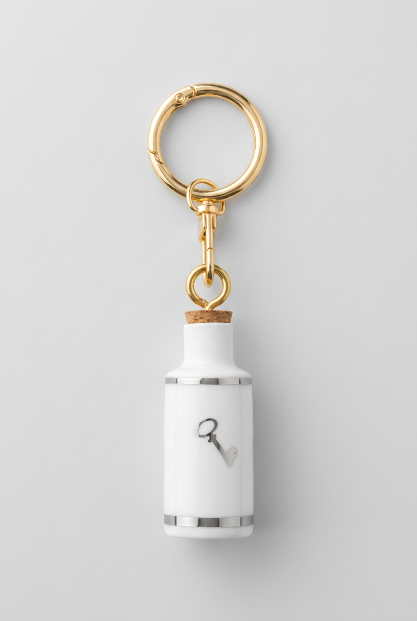 Porte-clés flacon en porcelaine « Elixir Sinceritatis » (5,5 cm)